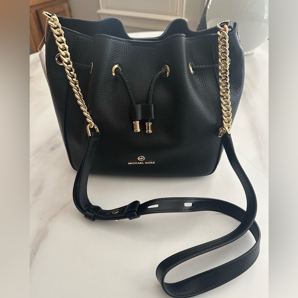 Michael KORS NWT $358 MD Black leather Gold accents 30H1G8PM2L MD BCKT